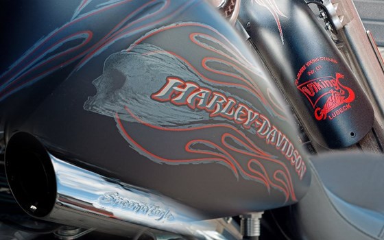 Umgebautes Motorrad Harley-Davidson Custom Bike von Viking Cycles GmbH Lübeck - Bild 2 Umgebautes Motorrad Harley-Davidson Custom Bike von Viking Cycles GmbH Lübeck - Bild 2