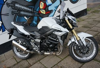 Suzuki GSR 750