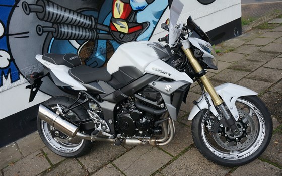 Umgebautes Motorrad Suzuki GSR 750 von Motorradhaus Steinbach GmbH - Bild 1 Umgebautes Motorrad Suzuki GSR 750 von Motorradhaus Steinbach GmbH - Bild 1