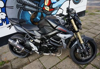Suzuki GSR 750