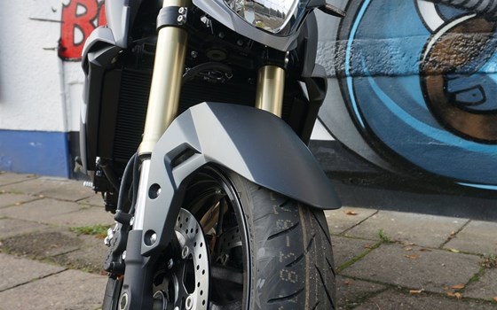 Umgebautes Motorrad Suzuki GSR 750 von Motorradhaus Steinbach GmbH - Bild 2 Umgebautes Motorrad Suzuki GSR 750 von Motorradhaus Steinbach GmbH - Bild 2