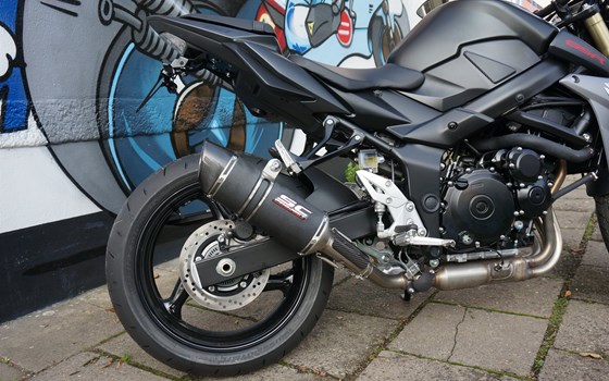 Umgebautes Motorrad Suzuki GSR 750 von Motorradhaus Steinbach GmbH - Bild 3 Umgebautes Motorrad Suzuki GSR 750 von Motorradhaus Steinbach GmbH - Bild 3