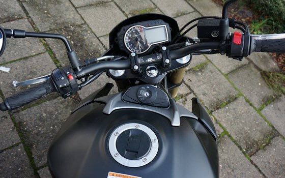 Umgebautes Motorrad Suzuki GSR 750 von Motorradhaus Steinbach GmbH - Bild 5 Umgebautes Motorrad Suzuki GSR 750 von Motorradhaus Steinbach GmbH - Bild 5
