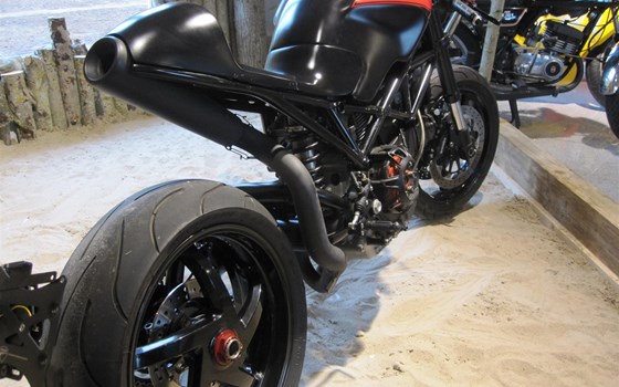 Umgebautes Motorrad Ducati Monster S2R 1000 von Schilling IM Racing GmbH & Co. KG - Bild 4 Umgebautes Motorrad Ducati Monster S2R 1000 von Schilling IM Racing GmbH & Co. KG - Bild 4