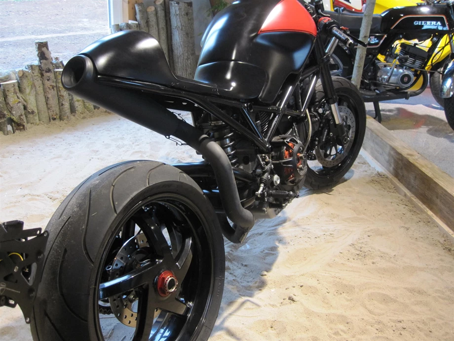 Umbgebautes Motorrad Ducati Monster S2R 1000 Bild 4: Umbgebautes Motorrad Ducati Monster S2R 1000