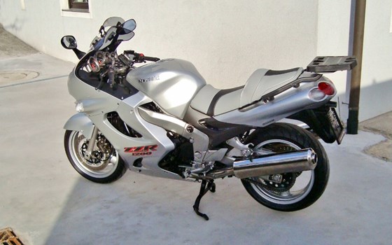 Umgebautes Motorrad Kawasaki ZZR 1200 von fbuser1065727 - Bild 1 Umgebautes Motorrad Kawasaki ZZR 1200 von fbuser1065727 - Bild 1