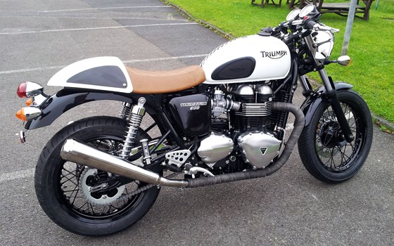 Umgebautes Motorrad Triumph Thruxton von Motorradhaus Löhmer GmbH - Bild 3 Umgebautes Motorrad Triumph Thruxton von Motorradhaus Löhmer GmbH - Bild 3