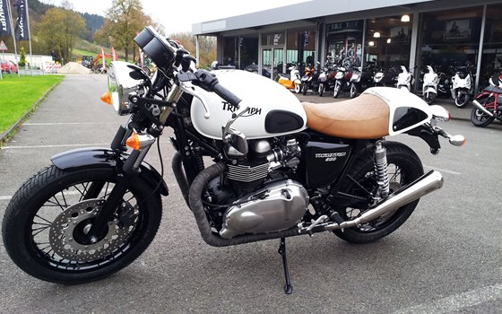 Umgebautes Motorrad Triumph Thruxton von Motorradhaus Löhmer GmbH - Bild 4 Umgebautes Motorrad Triumph Thruxton von Motorradhaus Löhmer GmbH - Bild 4