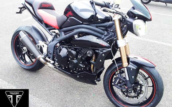 Umgebautes Motorrad Triumph Speed Triple 1050 von Motorradhaus Löhmer GmbH - Bild 1 Umgebautes Motorrad Triumph Speed Triple 1050 von Motorradhaus Löhmer GmbH - Bild 1