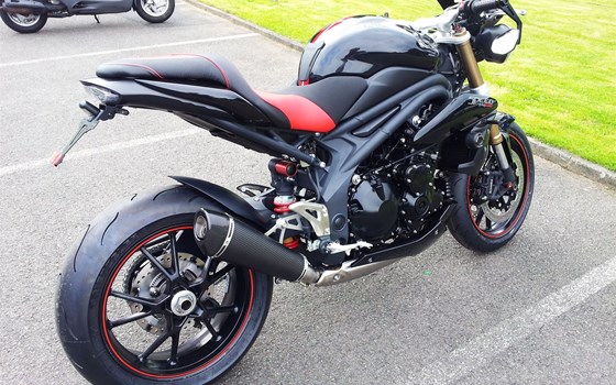 Umgebautes Motorrad Triumph Speed Triple 1050 von Motorradhaus Löhmer GmbH - Bild 3 Umgebautes Motorrad Triumph Speed Triple 1050 von Motorradhaus Löhmer GmbH - Bild 3