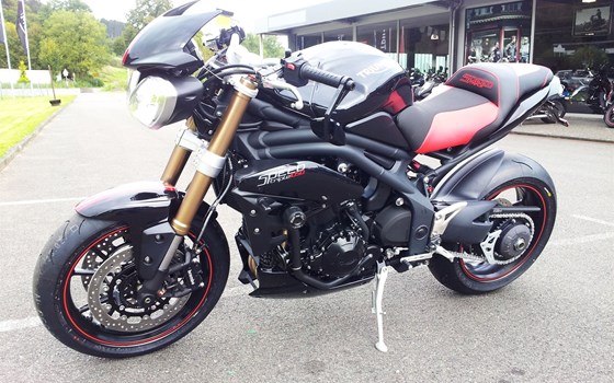 Umgebautes Motorrad Triumph Speed Triple 1050 von Motorradhaus Löhmer GmbH - Bild 4 Umgebautes Motorrad Triumph Speed Triple 1050 von Motorradhaus Löhmer GmbH - Bild 4