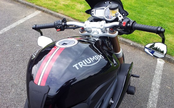 Umgebautes Motorrad Triumph Speed Triple 1050 von Motorradhaus Löhmer GmbH - Bild 7 Umgebautes Motorrad Triumph Speed Triple 1050 von Motorradhaus Löhmer GmbH - Bild 7