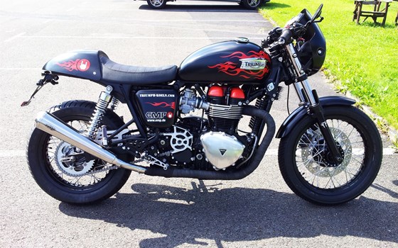 Umgebautes Motorrad Triumph Thruxton von Motorradhaus Löhmer GmbH - Bild 2 Umgebautes Motorrad Triumph Thruxton von Motorradhaus Löhmer GmbH - Bild 2