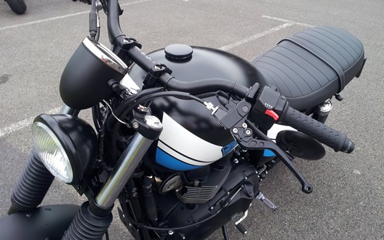 Umgebautes Motorrad Triumph Bonneville SE von Motorradhaus Löhmer GmbH - Bild 7 Umgebautes Motorrad Triumph Bonneville SE von Motorradhaus Löhmer GmbH - Bild 7