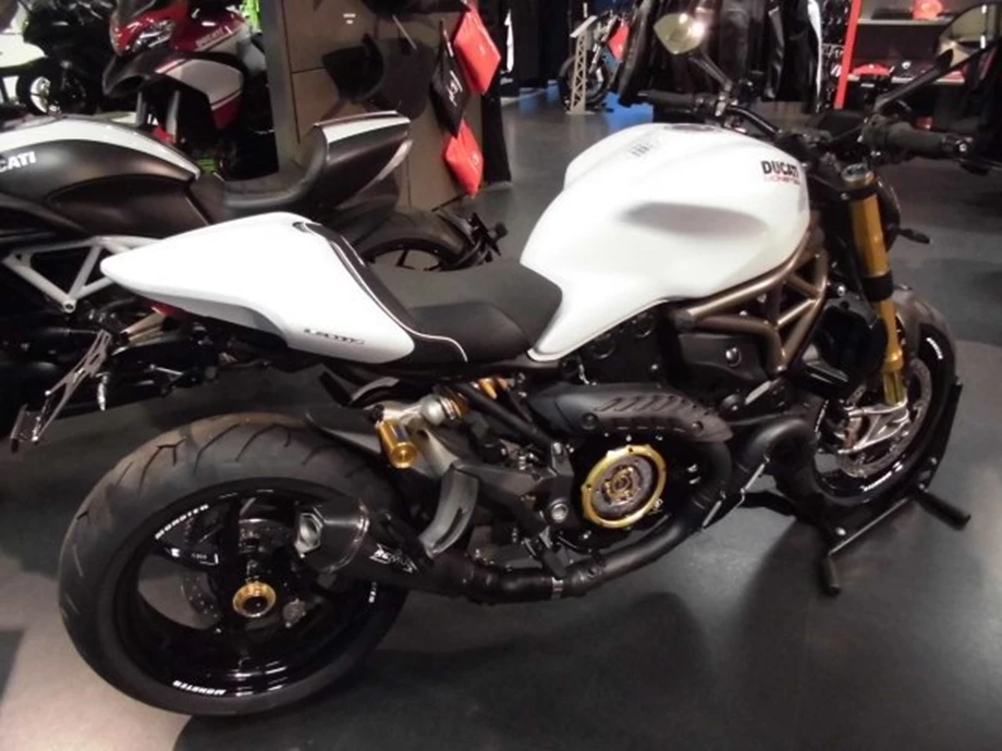 Umbgebautes Motorrad Ducati Monster 1200 S Bild 1: Umbgebautes Motorrad Ducati Monster 1200 S