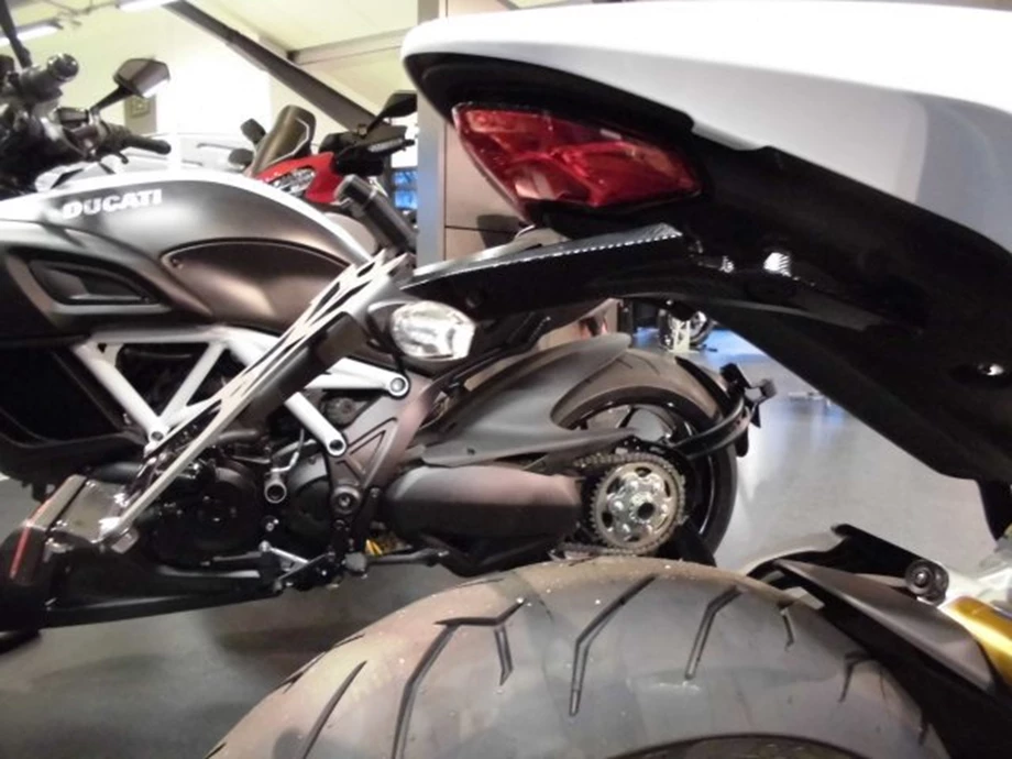 Umbgebautes Motorrad Ducati Monster 1200 S Bild 10: Umbgebautes Motorrad Ducati Monster 1200 S