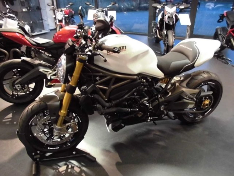 Umbgebautes Motorrad Ducati Monster 1200 S Bild 2: Umbgebautes Motorrad Ducati Monster 1200 S