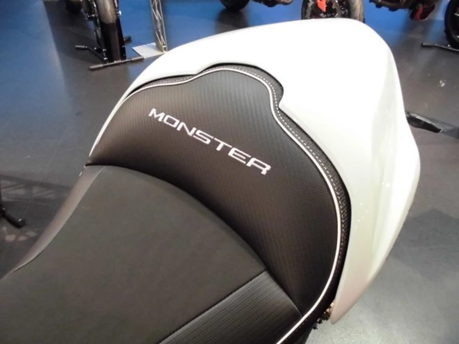 Umbgebautes Motorrad Ducati Monster 1200 S Bild 5: Umbgebautes Motorrad Ducati Monster 1200 S