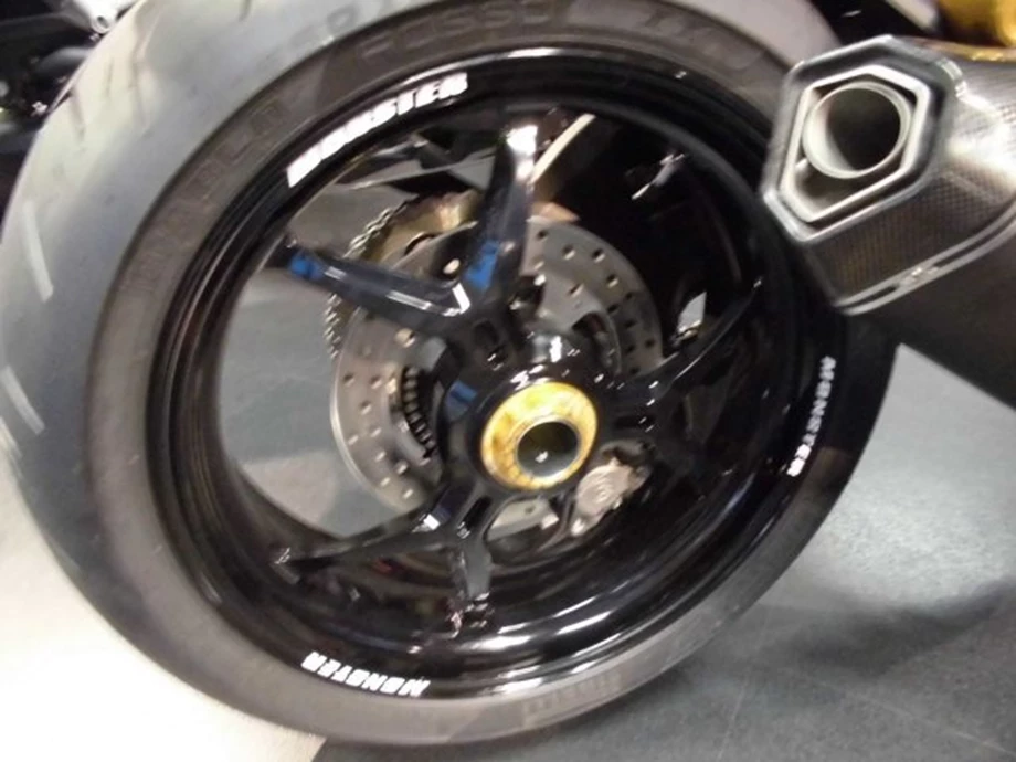 Umbgebautes Motorrad Ducati Monster 1200 S Bild 8: Umbgebautes Motorrad Ducati Monster 1200 S