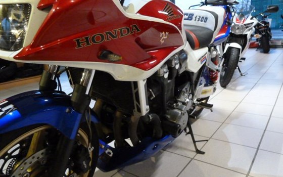 Umgebautes Motorrad Honda CB 1300 S von Motorradhaus R. & V. Krapp OHG - Bild 4 Umgebautes Motorrad Honda CB 1300 S von Motorradhaus R. & V. Krapp OHG - Bild 4
