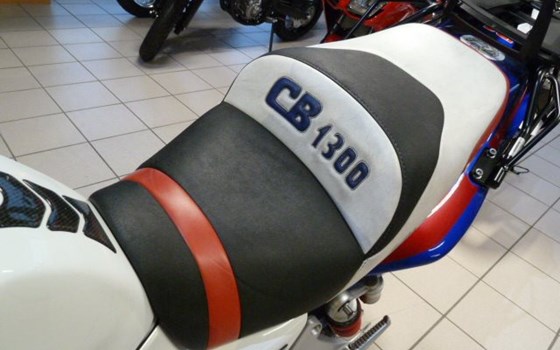 Umgebautes Motorrad Honda CB 1300 S von Motorradhaus R. & V. Krapp OHG - Bild 5 Umgebautes Motorrad Honda CB 1300 S von Motorradhaus R. & V. Krapp OHG - Bild 5