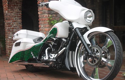 Harley-Davidson Electra Glide Classic FLHTC Custom Bike Harley-Davidson Electra Glide Classic FLHTC Custom Bike