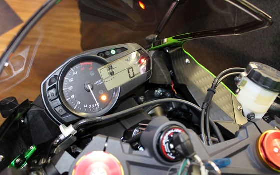 Umgebautes Motorrad Kawasaki Ninja ZX-6R 636 von Zweiradtechnik Zepf GmbH - Bild 10 Umgebautes Motorrad Kawasaki Ninja ZX-6R 636 von Zweiradtechnik Zepf GmbH - Bild 10