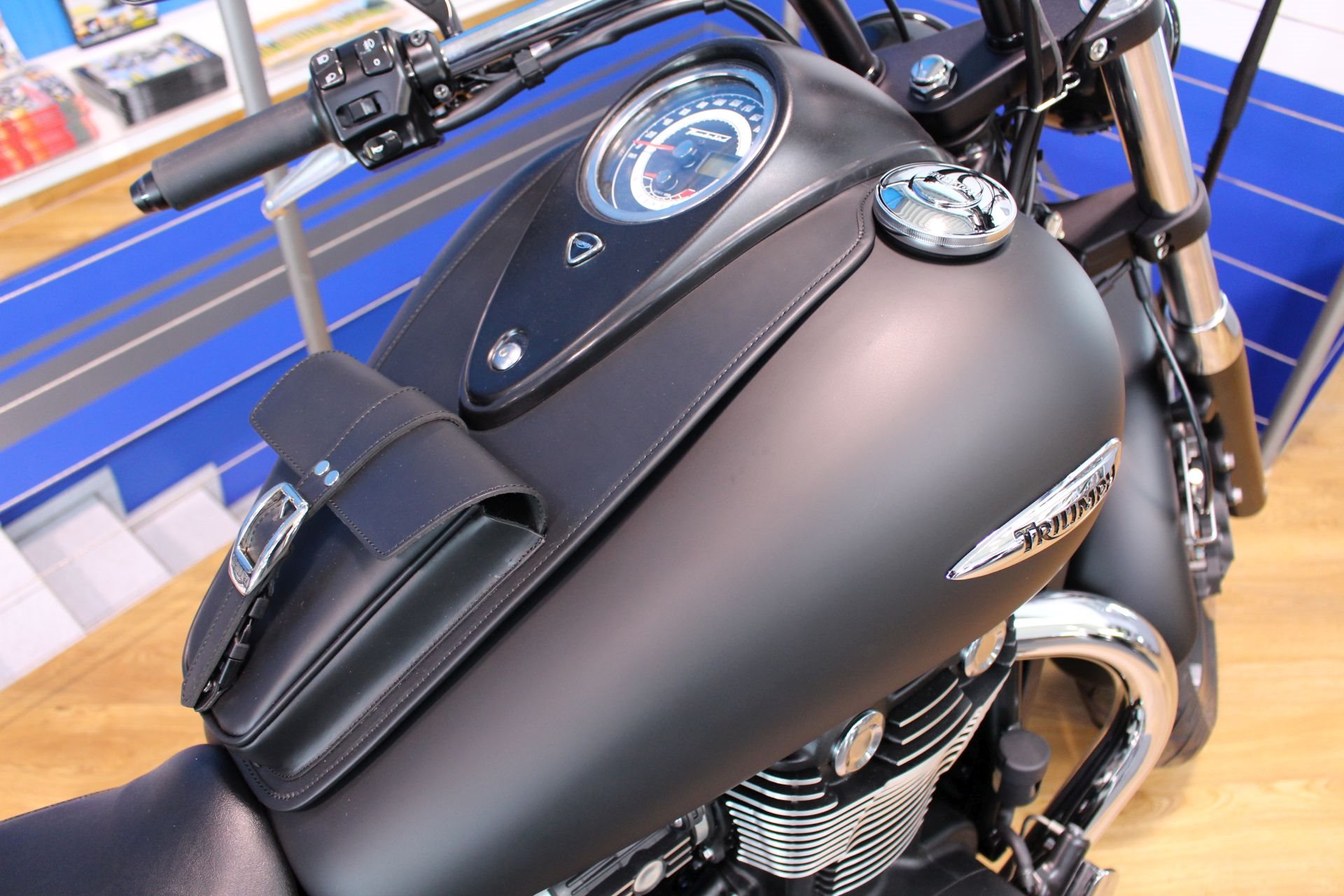 Range Moto compatible avec Triumph Thunderbird / Storm Chariot roulant  ConStands Heavy Duty ✓ Jetzt Bestellen!