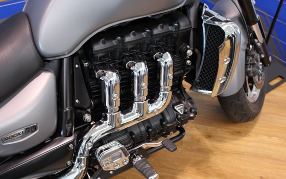 Umgebautes Motorrad Triumph Rocket III Roadster von Zweiradtechnik Zepf GmbH - Bild 2 Umgebautes Motorrad Triumph Rocket III Roadster von Zweiradtechnik Zepf GmbH - Bild 2