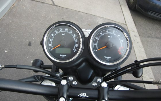Umgebautes Motorrad Triumph Bonneville T100 Black von IL MOTO  Motorradhandel und Reparaturwerkstätte GesmbH - Bild 5 Umgebautes Motorrad Triumph Bonneville T100 Black von IL MOTO  Motorradhandel und Reparaturwerkstätte GesmbH - Bild 5