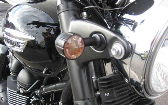 Umgebautes Motorrad Triumph Bonneville T100 Black von IL MOTO  Motorradhandel und Reparaturwerkstätte GesmbH - Bild 8 Umgebautes Motorrad Triumph Bonneville T100 Black von IL MOTO  Motorradhandel und Reparaturwerkstätte GesmbH - Bild 8