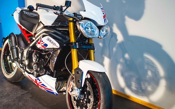 Umgebautes Motorrad Triumph Speed Triple R von Promotec GmbH - Bild 2 Umgebautes Motorrad Triumph Speed Triple R von Promotec GmbH - Bild 2
