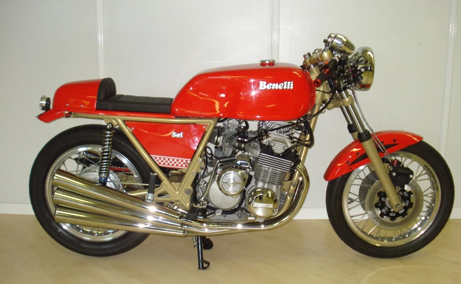 Umbgebautes Motorrad Benelli 750 Sei Bild 1: Umbgebautes Motorrad Benelli 750 Sei
