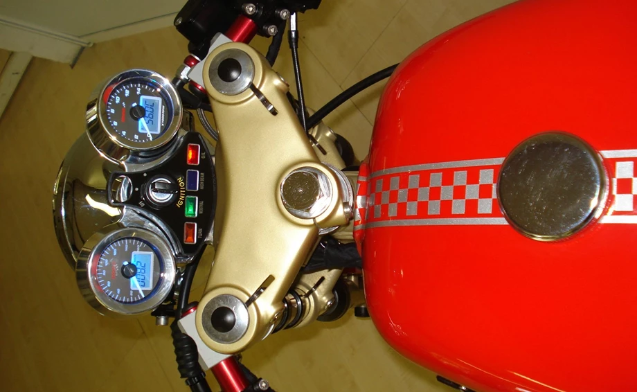 Umbgebautes Motorrad Benelli 750 Sei Bild 4: Umbgebautes Motorrad Benelli 750 Sei