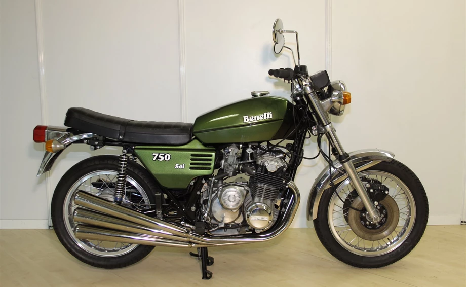 Umbgebautes Motorrad Benelli 750 Sei Bild 1: Umbgebautes Motorrad Benelli 750 Sei