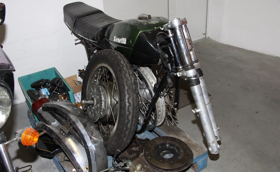 Umbgebautes Motorrad Benelli 750 Sei Bild 6: Umbgebautes Motorrad Benelli 750 Sei