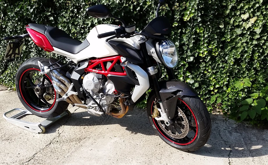 Umbgebautes Motorrad MV Agusta Brutale 800 Bild 2: Umbgebautes Motorrad MV Agusta Brutale 800
