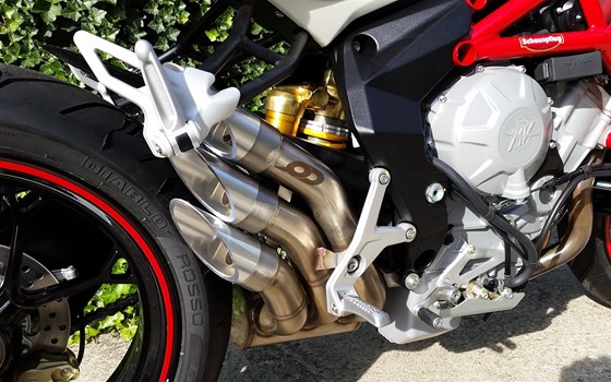 Umgebautes Motorrad MV Agusta Brutale 800 von Motorrad Scheunpflug e.K. - Bild 3 Umgebautes Motorrad MV Agusta Brutale 800 von Motorrad Scheunpflug e.K. - Bild 3