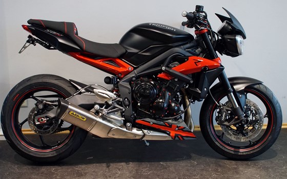 Umgebautes Motorrad Triumph Street Triple 675 R von Promotec GmbH - Bild 1 Umgebautes Motorrad Triumph Street Triple 675 R von Promotec GmbH - Bild 1
