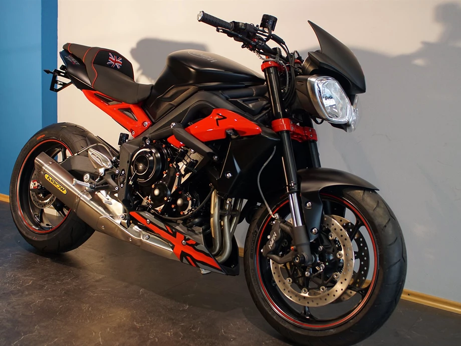 Umbgebautes Motorrad Triumph Street Triple 675 R Bild 2: Umbgebautes Motorrad Triumph Street Triple 675 R