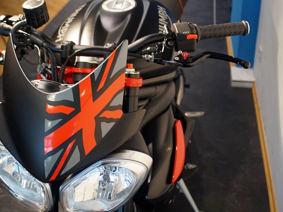 Umbgebautes Motorrad Triumph Street Triple 675 R Bild 5: Umbgebautes Motorrad Triumph Street Triple 675 R