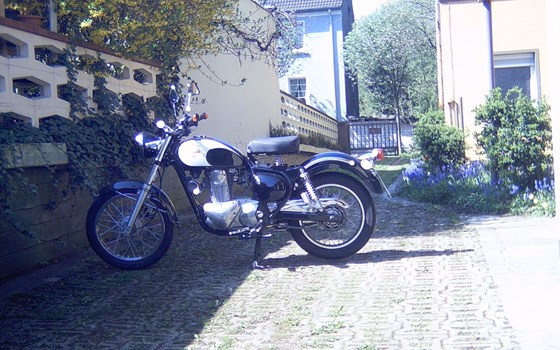 Umgebautes Motorrad Kawasaki Estrella von MaxvomOrlandshof - Bild 1 Umgebautes Motorrad Kawasaki Estrella von MaxvomOrlandshof - Bild 1