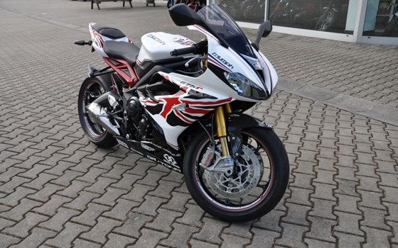 Umgebautes Motorrad Triumph Daytona 675 R von Zweirad Hermann - Bild 3 Umgebautes Motorrad Triumph Daytona 675 R von Zweirad Hermann - Bild 3