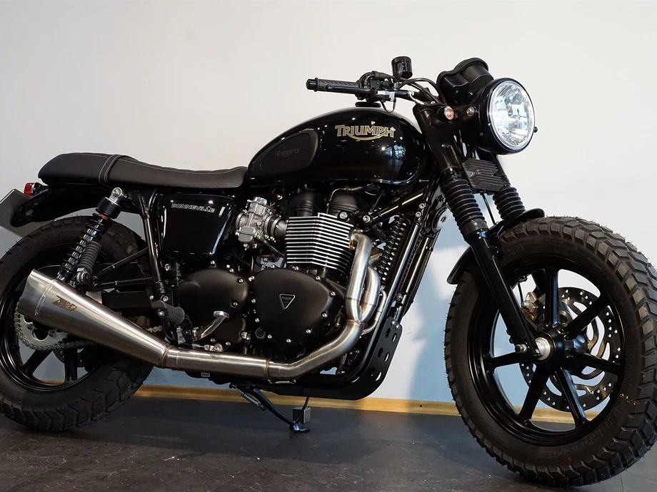 Umbgebautes Motorrad Triumph Bonneville T100 Black Bild 2: Umbgebautes Motorrad Triumph Bonneville T100 Black