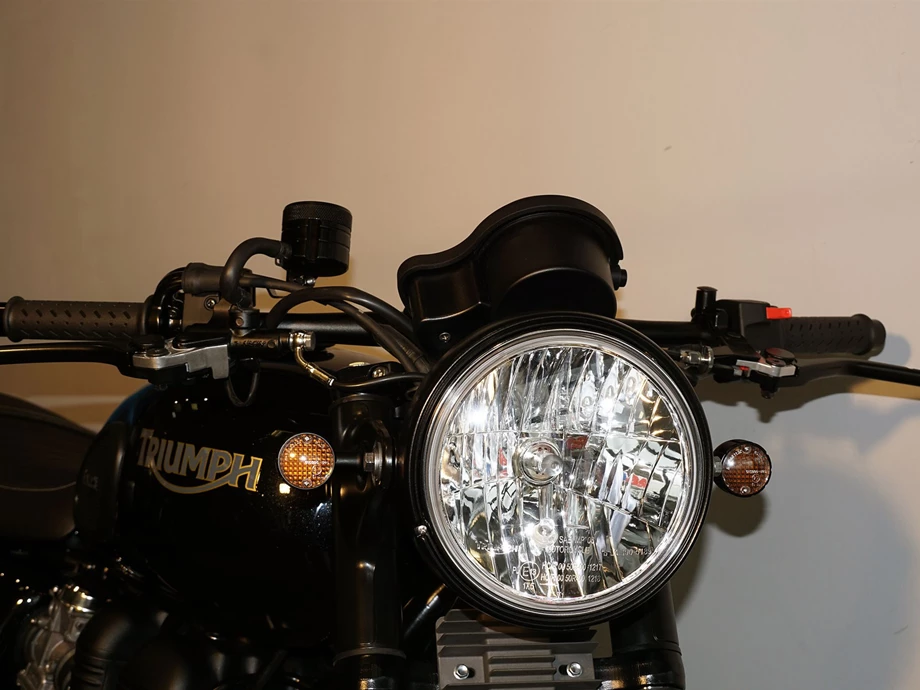 Umbgebautes Motorrad Triumph Bonneville T100 Black Bild 3: Umbgebautes Motorrad Triumph Bonneville T100 Black