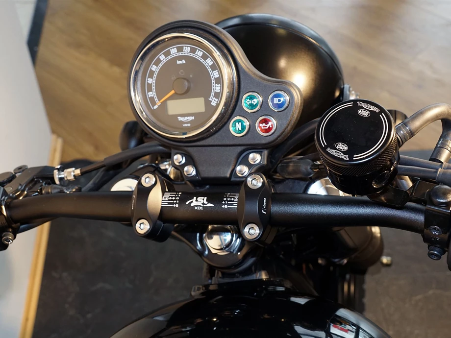 Umbgebautes Motorrad Triumph Bonneville T100 Black Bild 4: Umbgebautes Motorrad Triumph Bonneville T100 Black