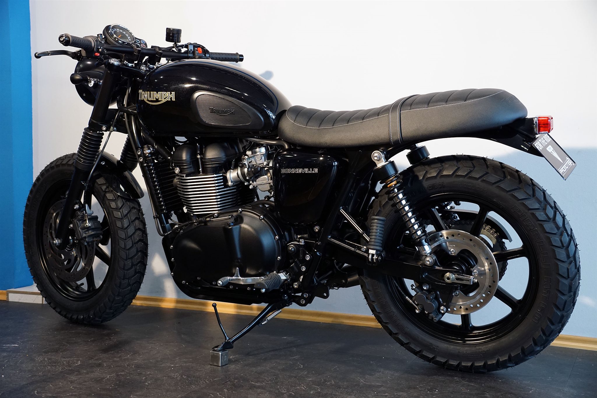 Details zum Custom-Bike Triumph Bonneville T100 Black des Händlers ...
