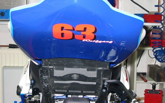 Umgebautes Motorrad Suzuki GSX-R 750 von GSN Motorraeder - Bild 1 Umgebautes Motorrad Suzuki GSX-R 750 von GSN Motorraeder - Bild 1