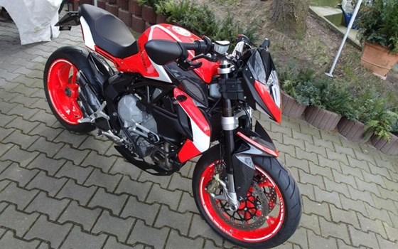Umgebautes Motorrad MV Agusta Dragster 800 von A.T.T.-Tiedemann-Motorräder e.Kfm - Bild 1 Umgebautes Motorrad MV Agusta Dragster 800 von A.T.T.-Tiedemann-Motorräder e.Kfm - Bild 1