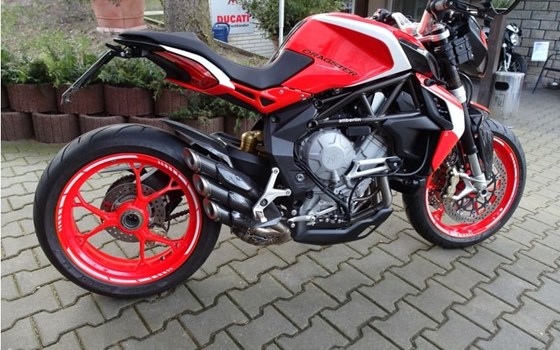 Umgebautes Motorrad MV Agusta Dragster 800 von A.T.T.-Tiedemann-Motorräder e.Kfm - Bild 10 Umgebautes Motorrad MV Agusta Dragster 800 von A.T.T.-Tiedemann-Motorräder e.Kfm - Bild 10